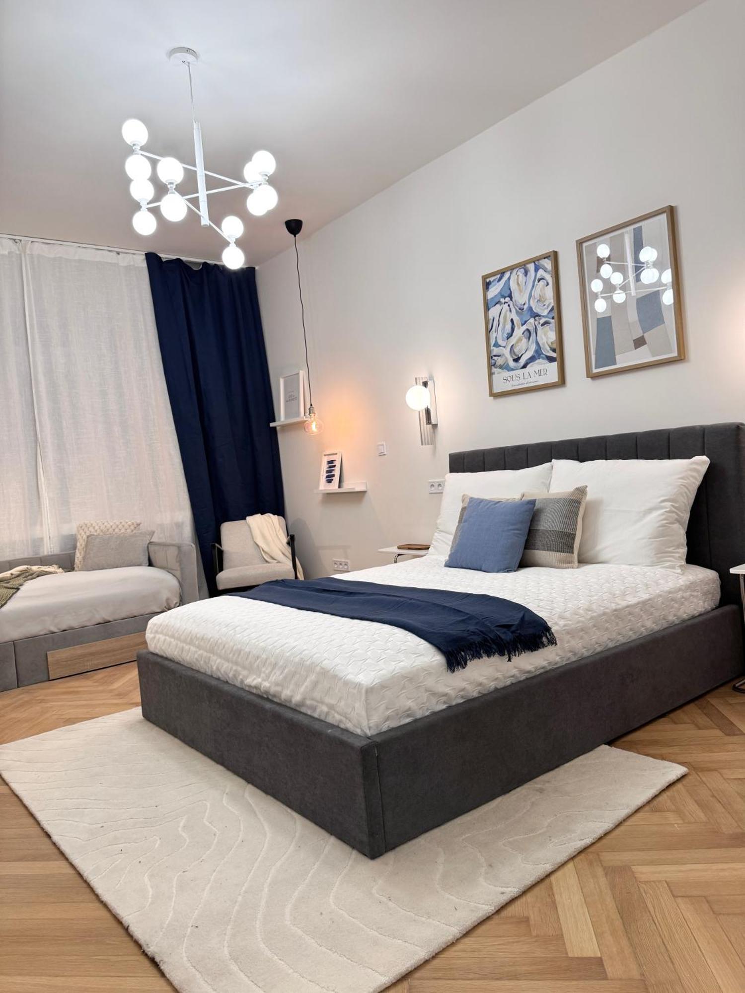 National Theatre With 2 Bathrooms Center Apartment